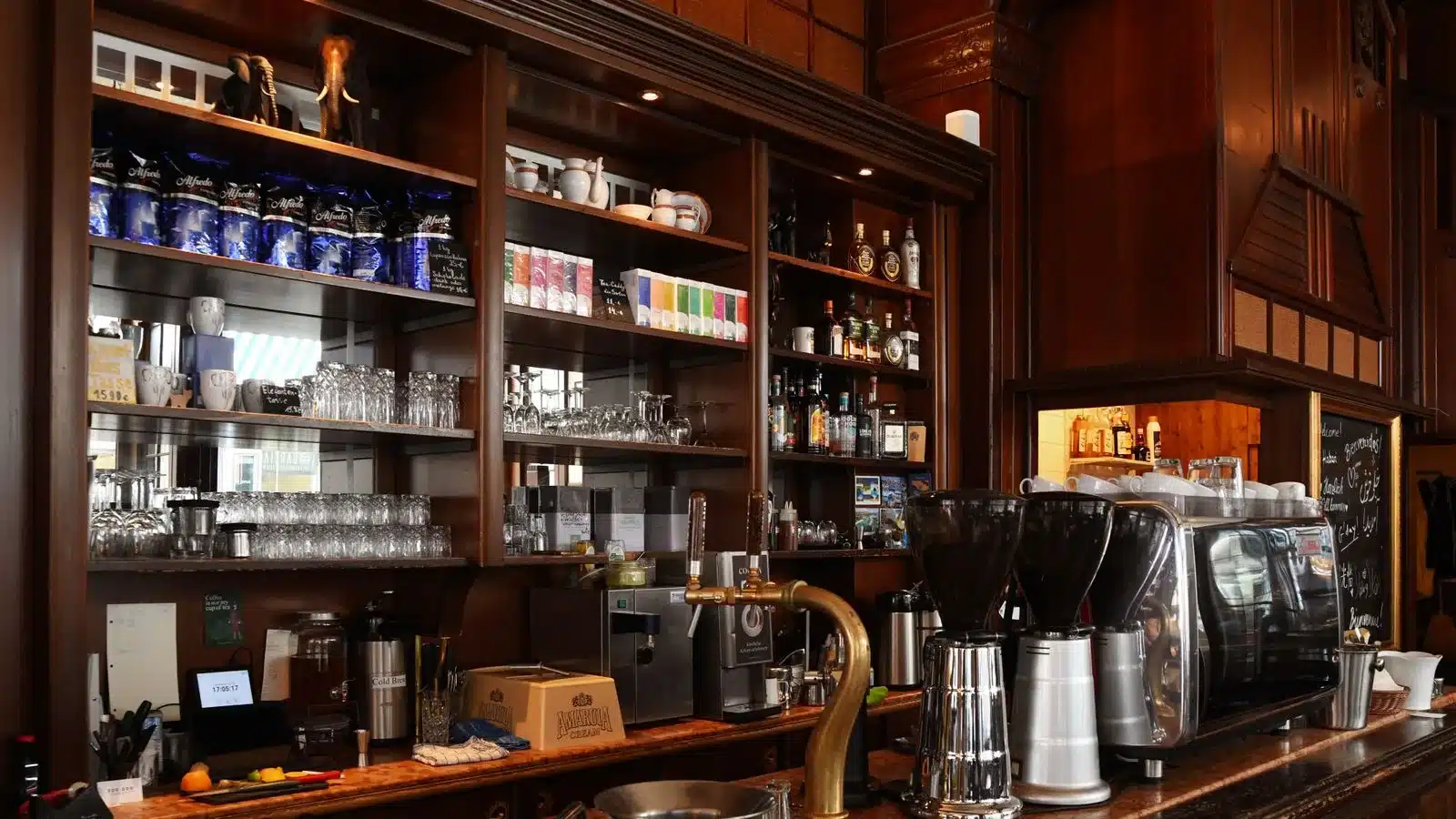 Comptoir d'un café, petit commerce