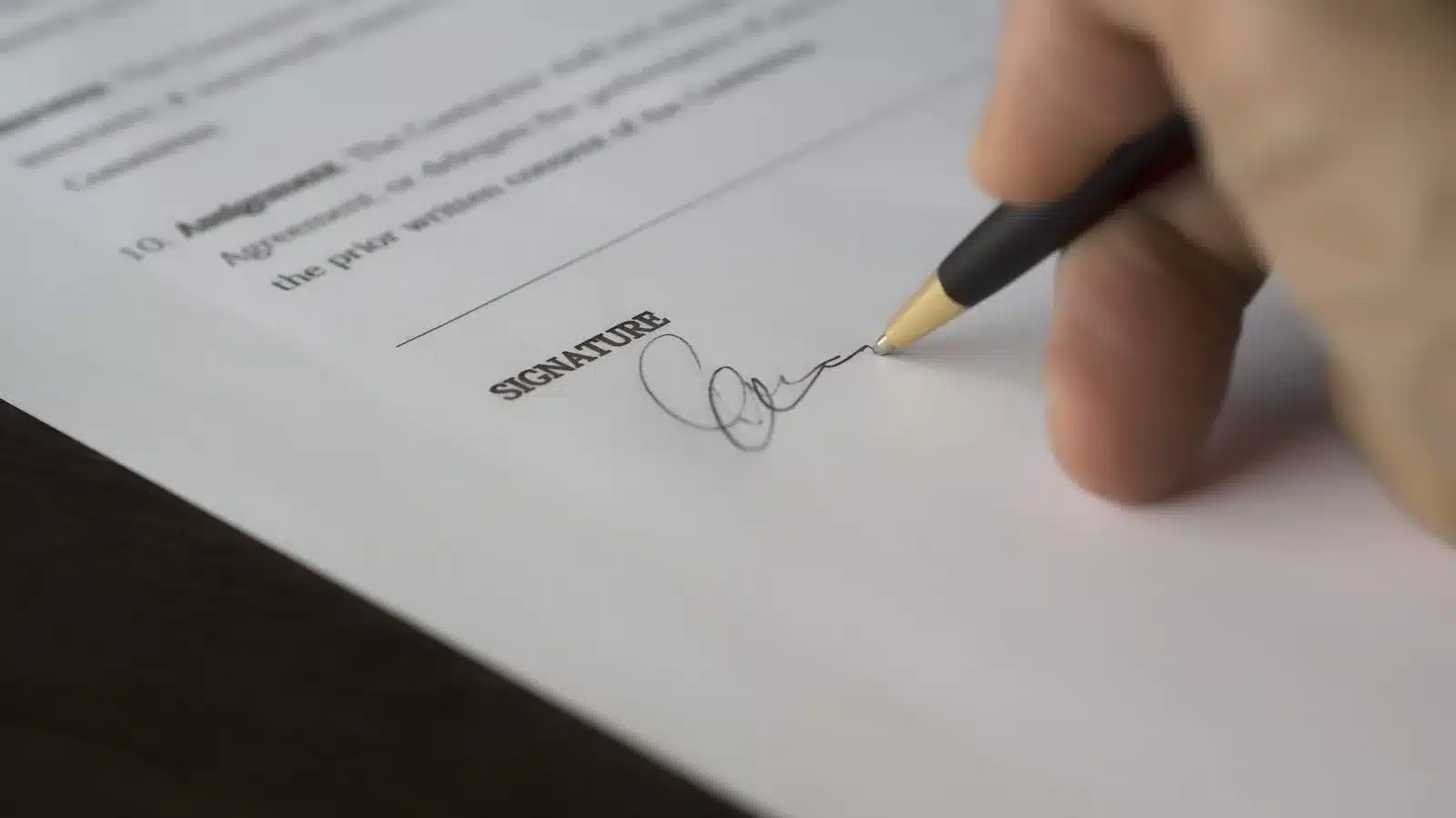 Signature d'un acte de renonciation à la protection du patrimoine